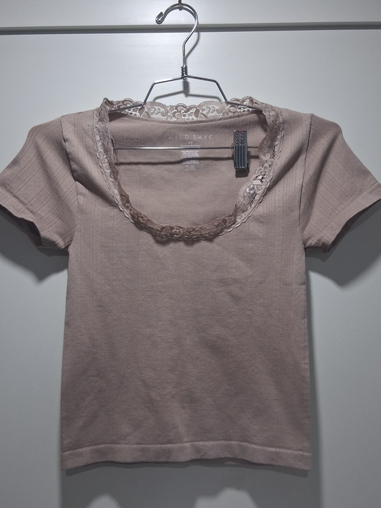 Wild Skyes Tops - Wild Skye Lace-Trim Scoop Neck Tee in Mauve S